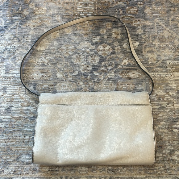 Michael Kors bag. Small. Cream color with gold hardware - Picture 6 of 9